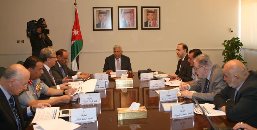 Prime Minister Abdullah Ensour chairs a meeting on Thursday to discuss electricity theft (Petra photo)